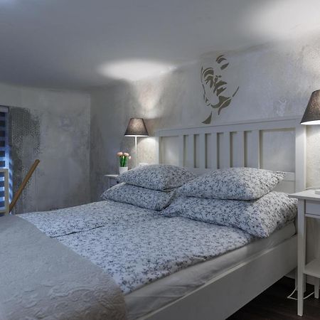 Sleek Minimalist Studio At Inner City بودابست المظهر الخارجي الصورة