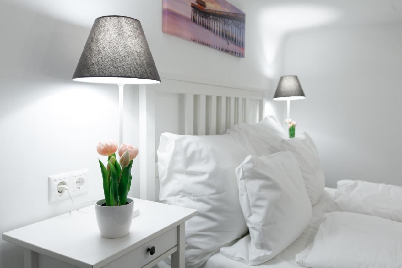 Sleek Minimalist Studio At Inner City بودابست المظهر الخارجي الصورة