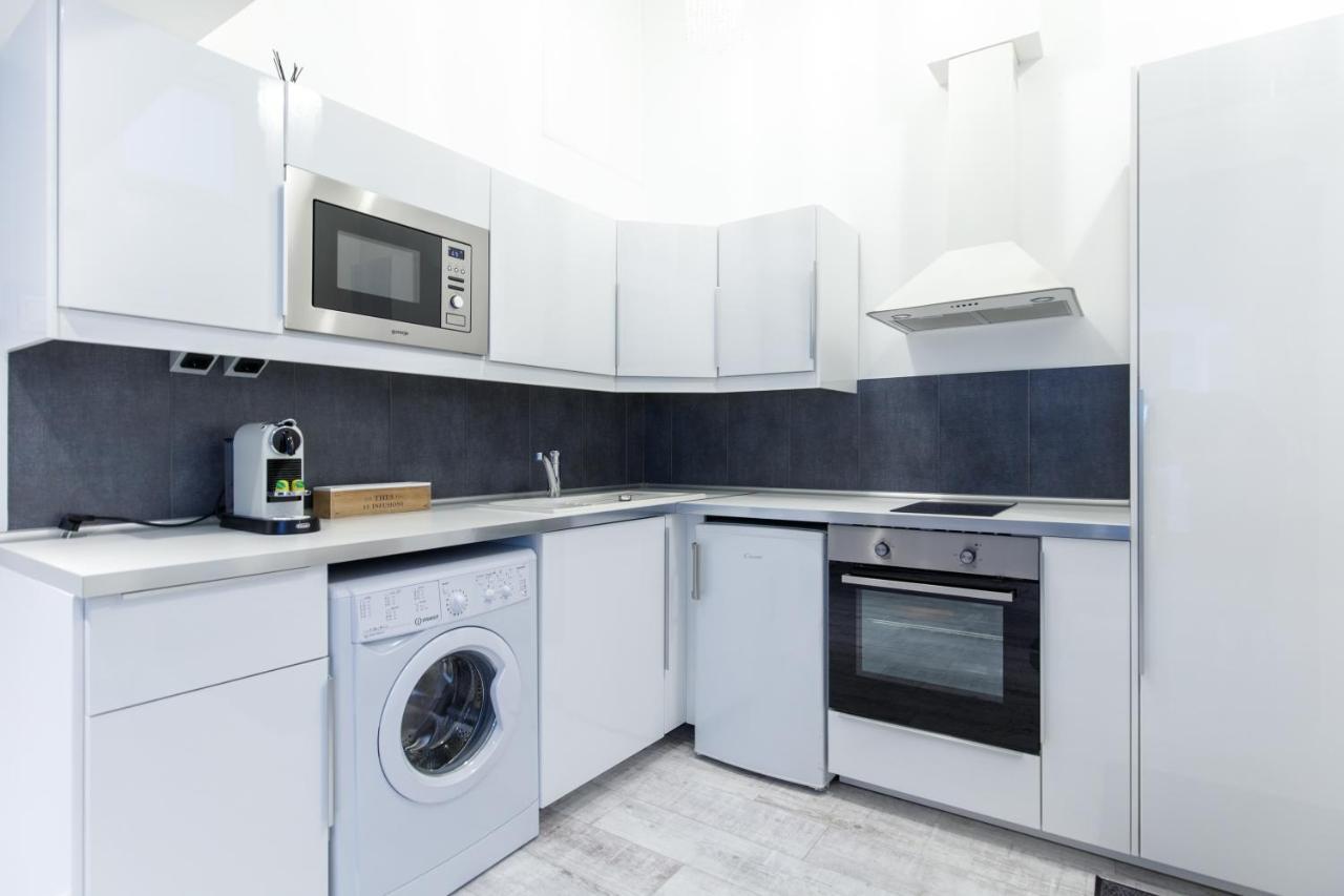 Sleek Minimalist Studio At Inner City بودابست المظهر الخارجي الصورة