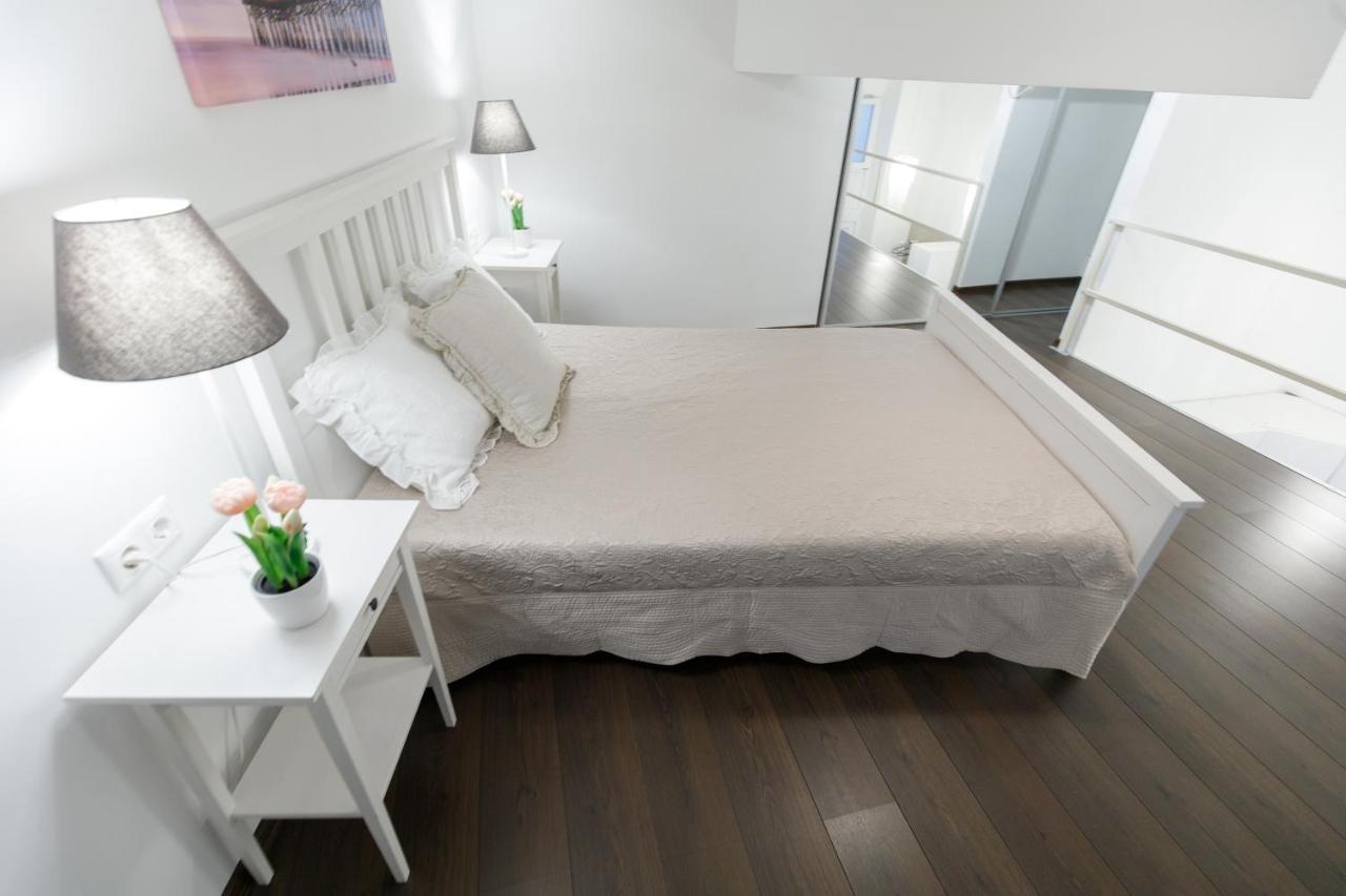 Sleek Minimalist Studio At Inner City بودابست المظهر الخارجي الصورة