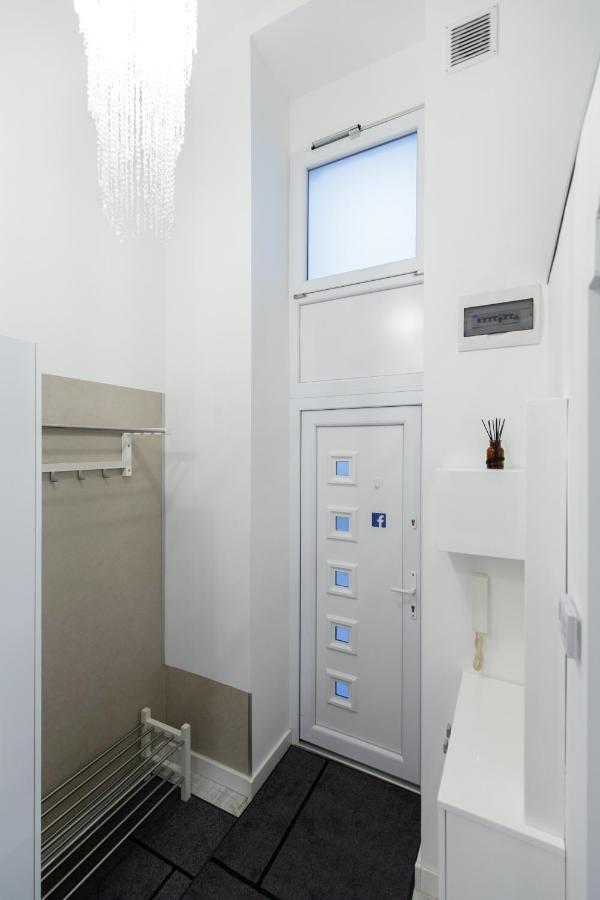 Sleek Minimalist Studio At Inner City بودابست المظهر الخارجي الصورة