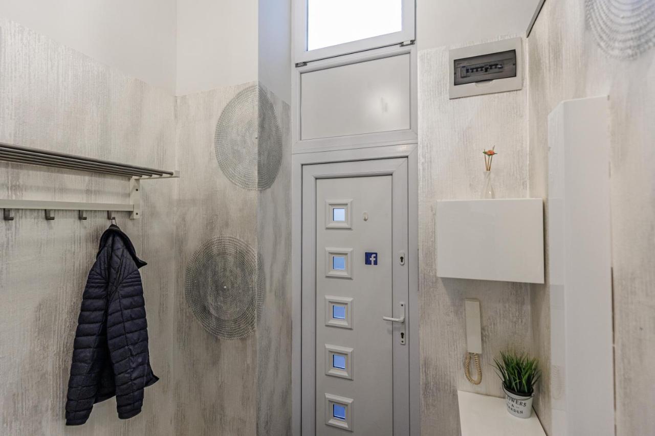 Sleek Minimalist Studio At Inner City بودابست المظهر الخارجي الصورة