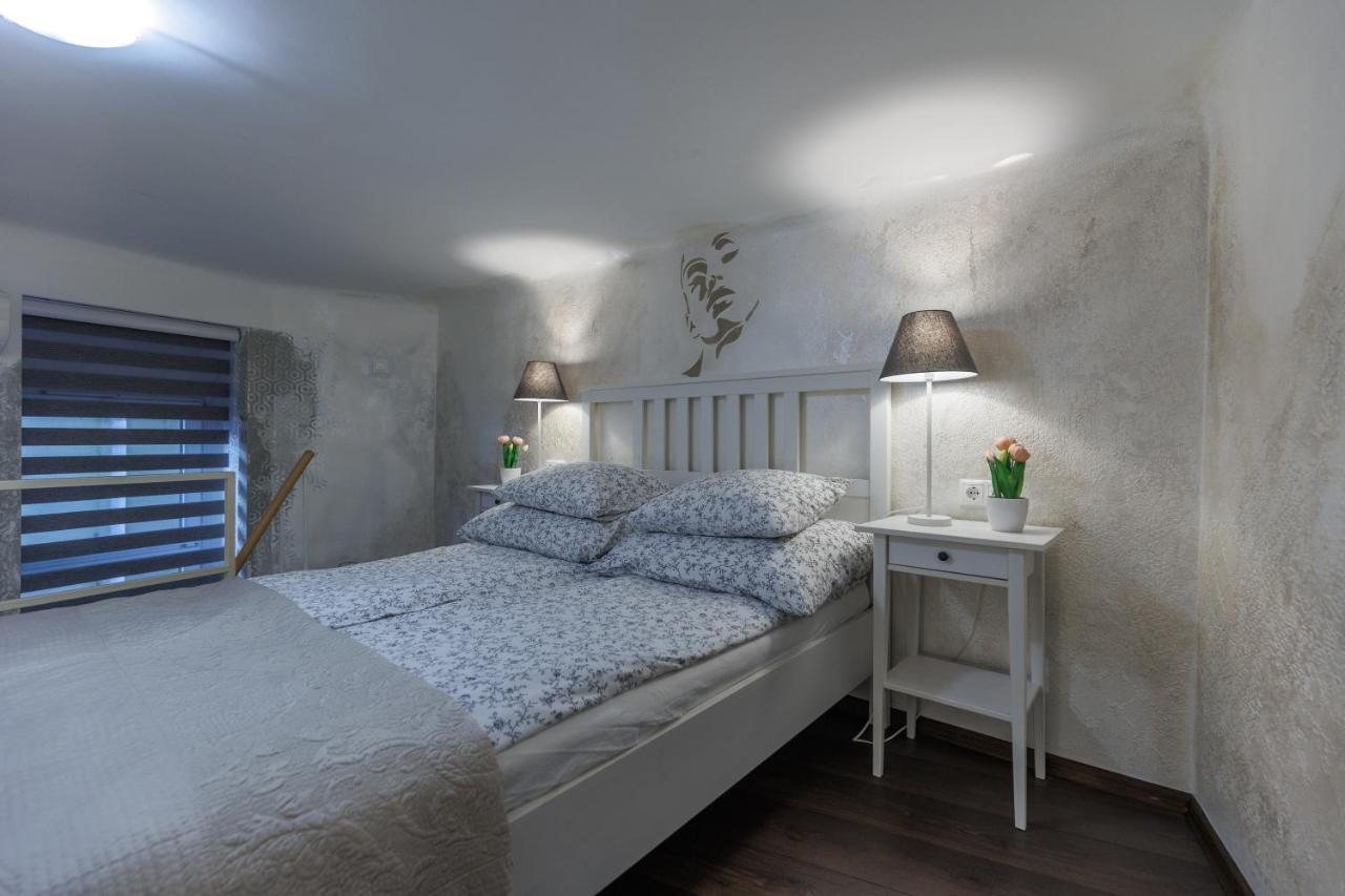Sleek Minimalist Studio At Inner City بودابست المظهر الخارجي الصورة