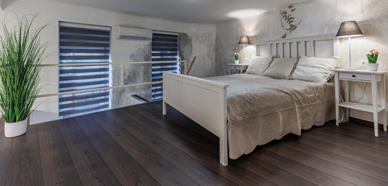Sleek Minimalist Studio At Inner City بودابست المظهر الخارجي الصورة