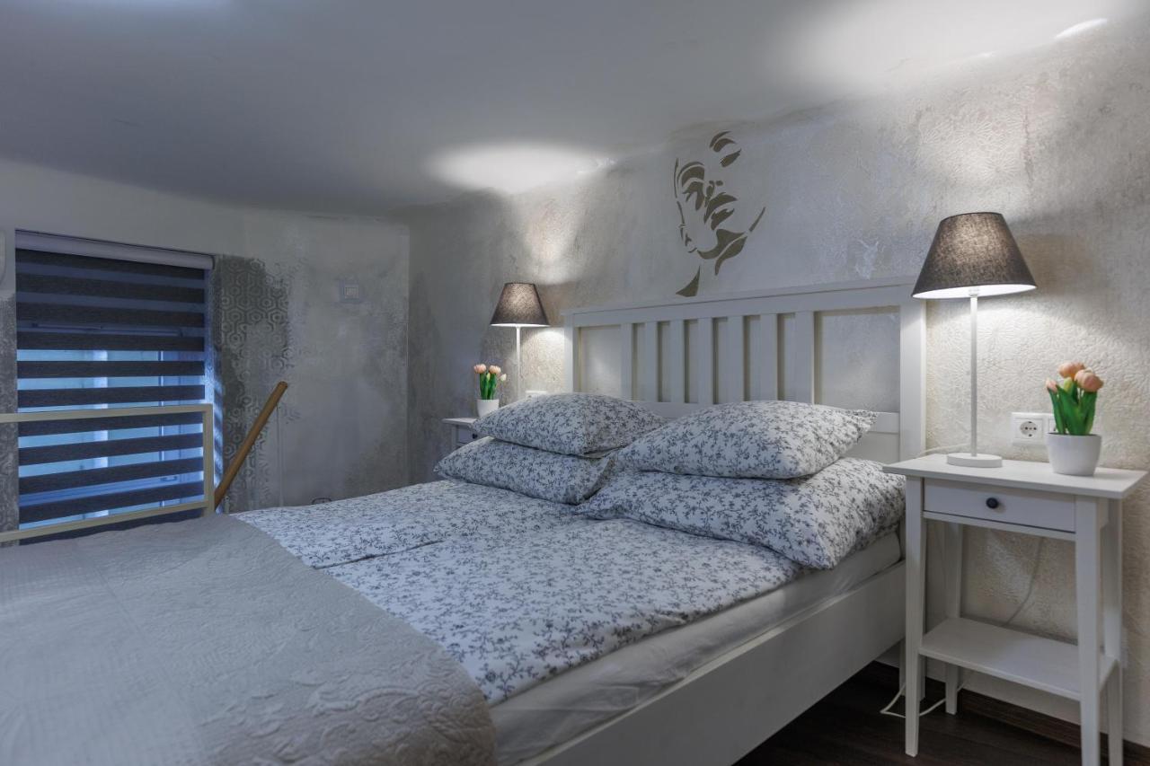 Sleek Minimalist Studio At Inner City بودابست المظهر الخارجي الصورة