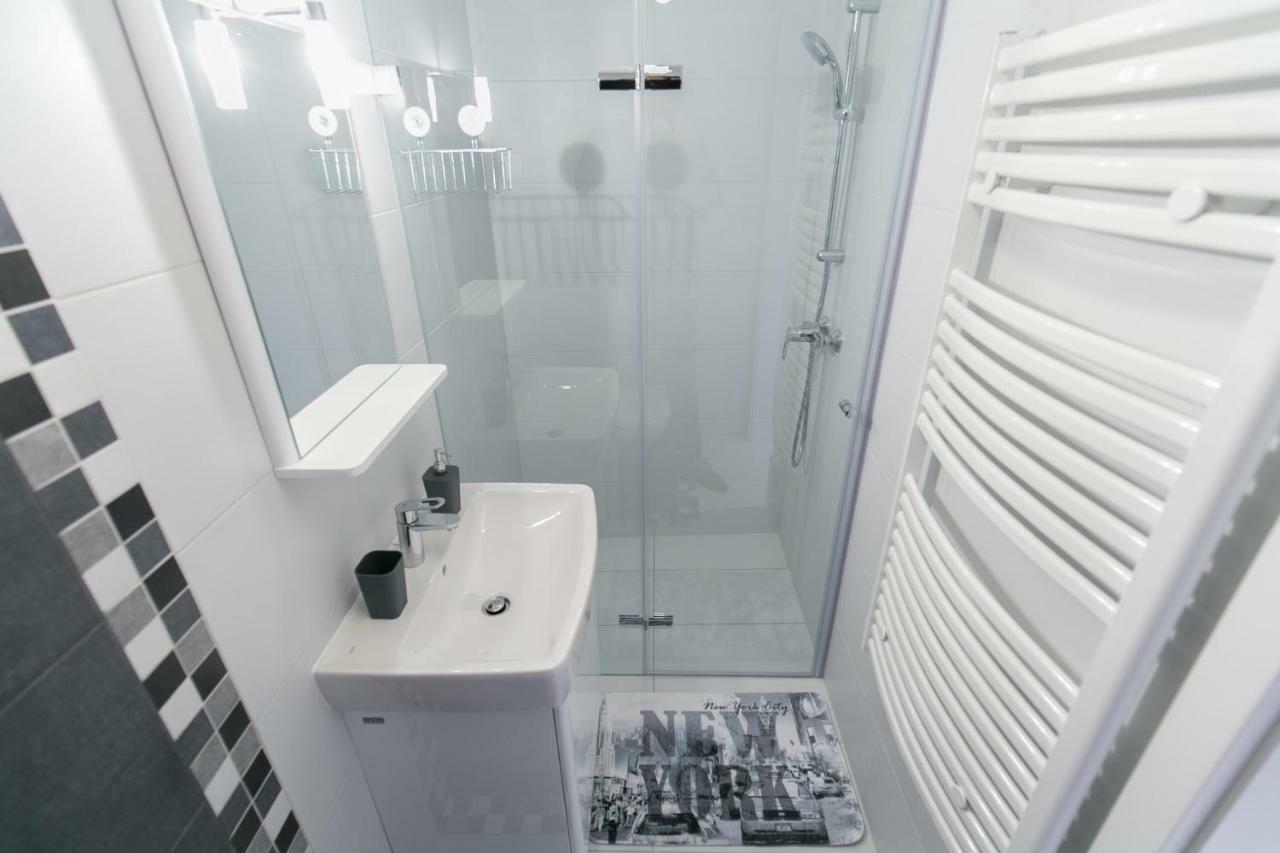 Sleek Minimalist Studio At Inner City بودابست المظهر الخارجي الصورة