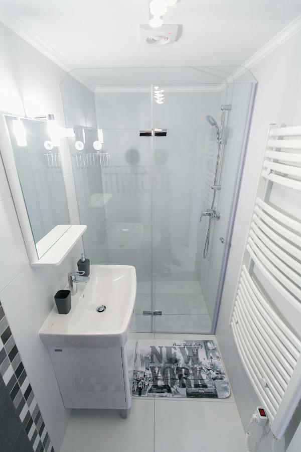 Sleek Minimalist Studio At Inner City بودابست المظهر الخارجي الصورة
